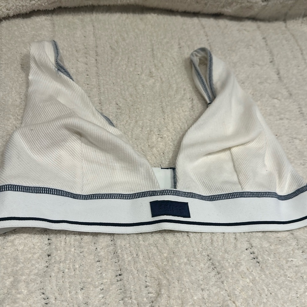 Skims bra fits everybody